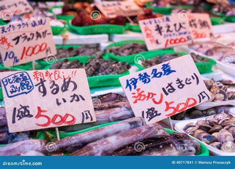 Castañeta fresca en un mercado de pescado