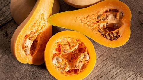 Calabaza china madura con capa blanquecina