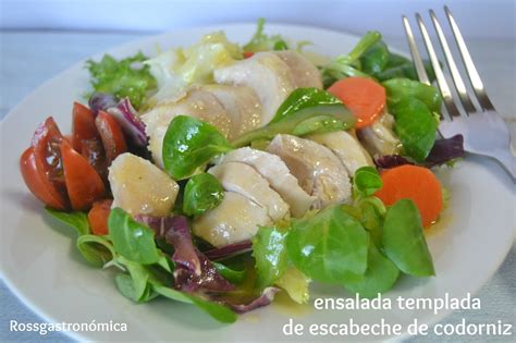 Ingredientes frescos para ensalada templada con codorniz