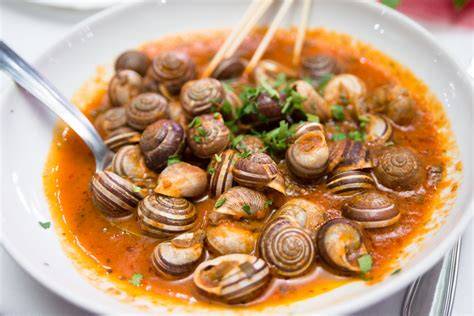 Plato de caracoles con salsa