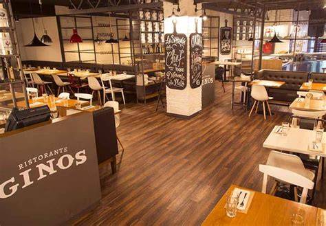 Interior del restaurante Ginos con ambiente moderno