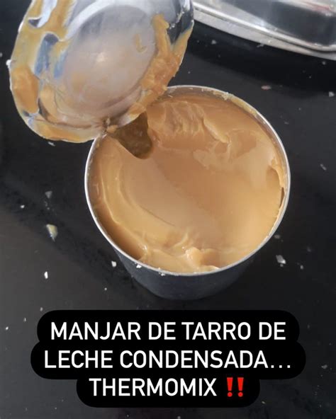 Tarros de manjar cocinándose