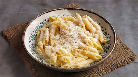 Cazuela de fideos con queso gratinado