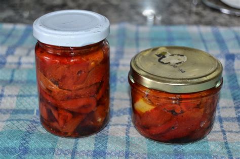 Tarros de pimientos asados en conserva
