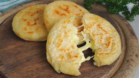 Ingredientes para hacer arepas de yuca con queso