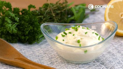 Crema agria con lima y cilantro