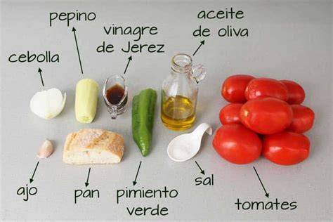 Ingredientes principales del gazpacho: tomates, pepino, pimiento, cebolla, ajo