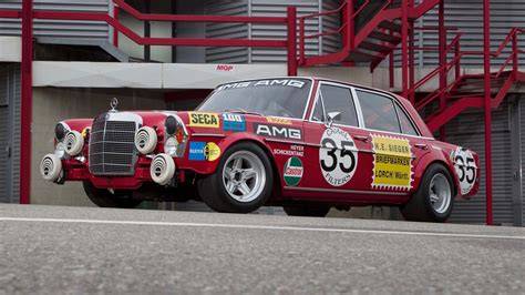 Réplica del Mercedes-Benz 300 SEL 6.8 AMG 