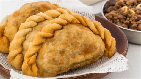 Masa de empanadas dorada y crujiente