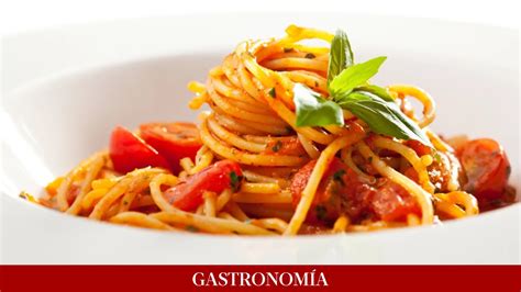 Plato servido de espaguetis a la siciliana