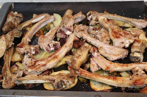 Chuletillas de cordero lechal asadas al sarmiento con guarnición