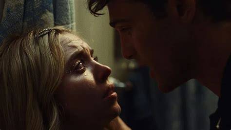 Cassie Howard y Nate Jacobs discutiendo en una escena de Euphoria