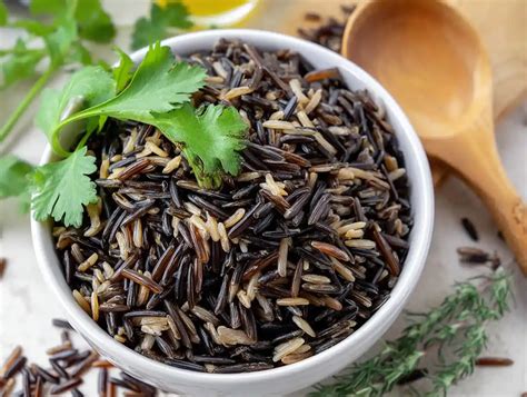 Cosecha tradicional de arroz salvaje