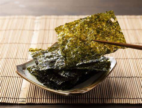 Diferentes formas de servir algas nori en platos