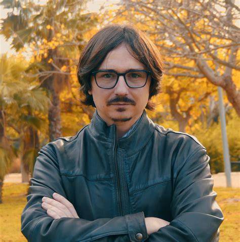 Claudio Cerdán escribiendo