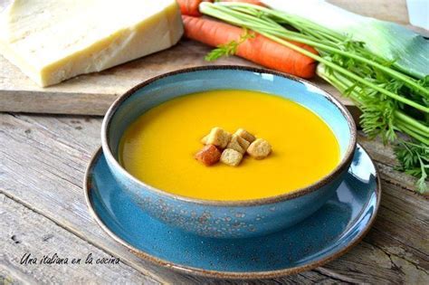 Crema de zanahoria y puerros servida