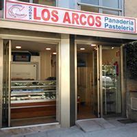 Fachada de Panadería Los Arcos en Santoña