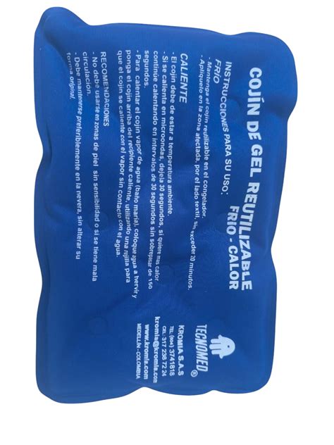 Persona aplicando una bolsa de gel caliente en el hombro
