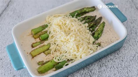 Esquema de ingredientes para gratinar espárragos