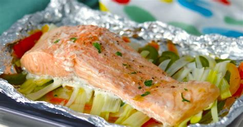 Salmón en papillote con verduras y naranja