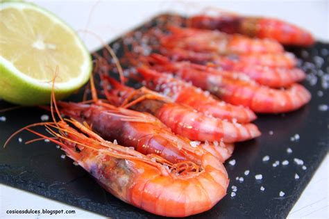 Plato de gamba roja a la plancha, destacando la frescura del marisco