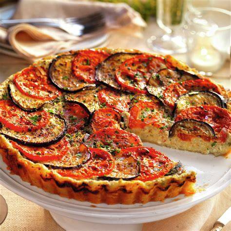 Tarta de hojaldre con berenjena, tomate y mozzarella