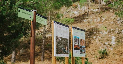 Entrada a El Cabiro con señalización del parque natural