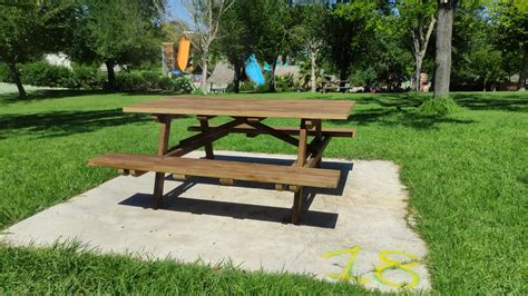 Merendero con estilo campestre, hamacas y sofás cerca de la playa