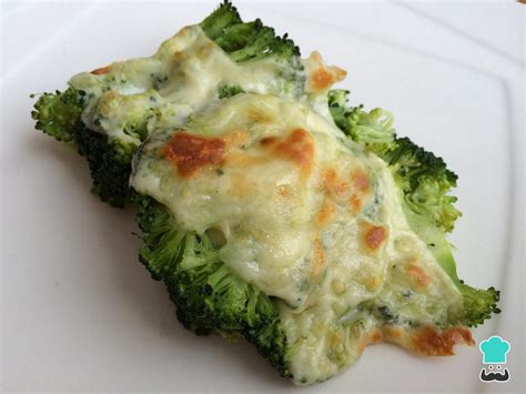 Brócoli gratinado con diferentes tipos de queso