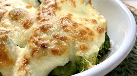 Brócoli con salsa bechamel gratinado