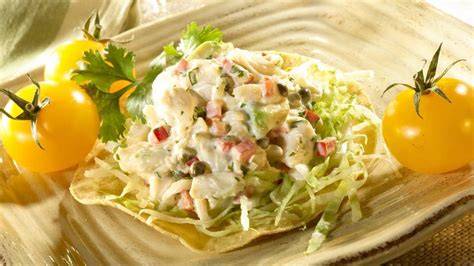 Tostada vegetal con mayonesa y otros ingredientes