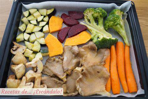 Verduras asándose en una bandeja de horno