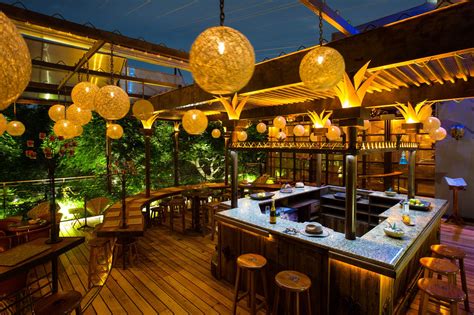 Terraza acogedora de un restaurante en Hostalric
