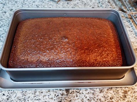 Pastel recién horneado y listo para empacar