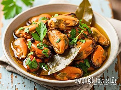 Mejillones en escabeche servidos como aperitivo