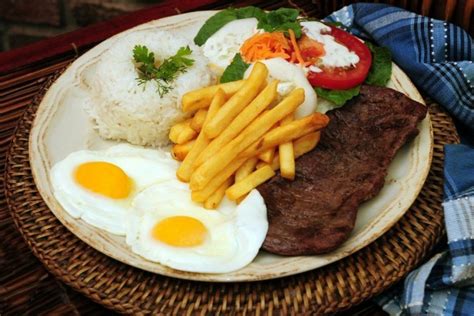 Ingredientes frescos para el churrasco ecuatoriano