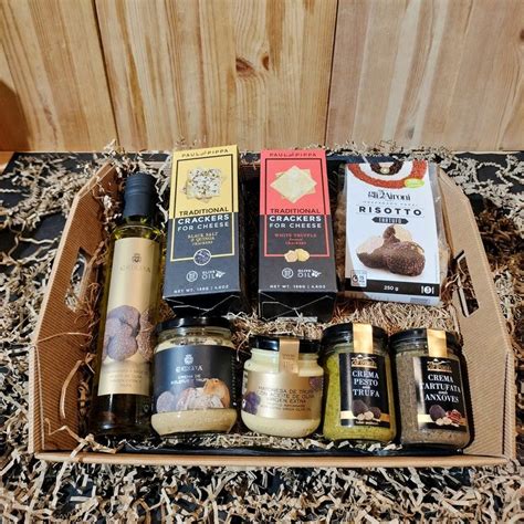 Variedad de productos gourmet con trufa envasados
