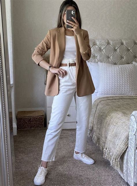 Outfits con blazer beige tostado