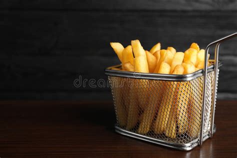 Belga compitiendo para llenar una cesta de papas fritas