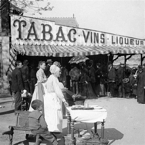 Vendedores ambulantes de papas fritas en París en 1890