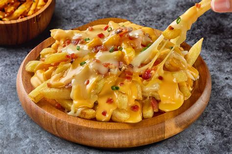 Patatas fritas y queso para empanar
