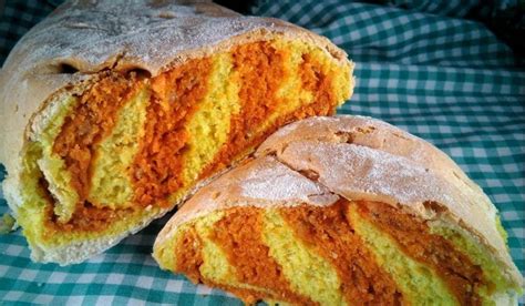 Pan de Sant Jordi con su característico veteado