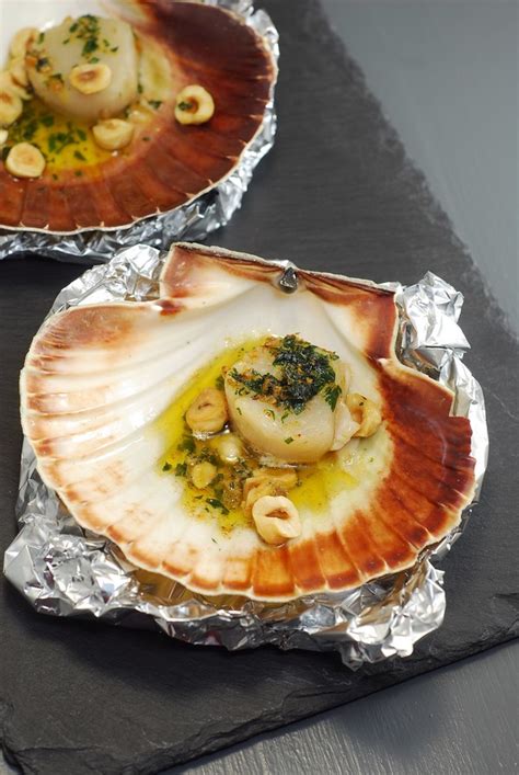 Vieiras gratinadas en su concha