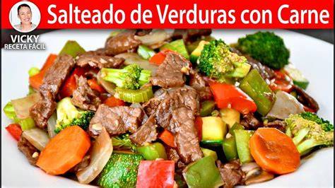 Carne asada con guarnición de verduras mediterráneas