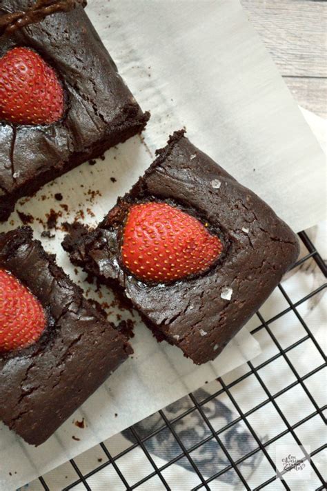 Ingredientes para brownie de chocolate y fresas