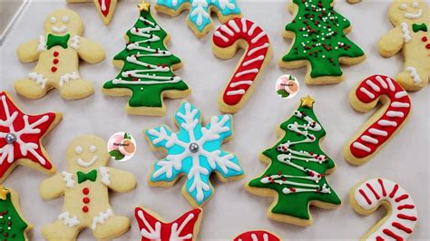 variedades de pan de especias y galletas navideñas decoradas