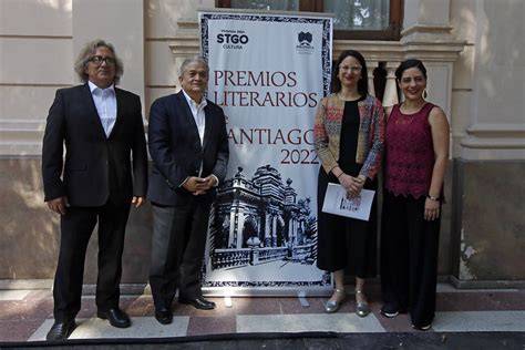 Premios literarios de Lola Montalvo