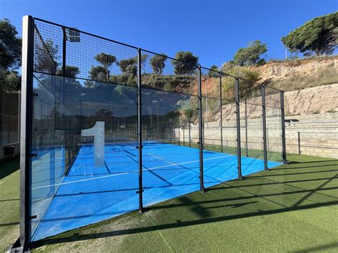 Pistas deportivas de pádel y tenis en Camping Los Escullos