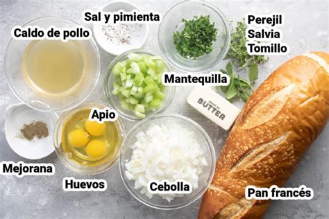 Ingredientes cortados para el relleno de patatas