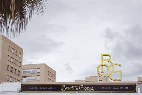 Fachada de Bendita Gloria en Urbanova, Alicante